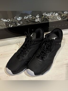 Jordan Men’s Black Athletic Basketball Shoes with Ice Sole